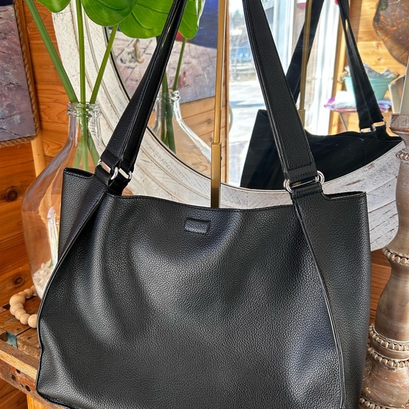 Elegant Calvin Klein Black Leather Tote Bag preloved - Picture 1 of 12